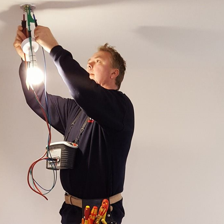 We love the small jobs that other Electricians never come out for.